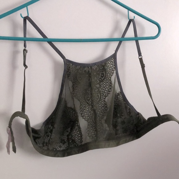 Victoria’s Secret lacy high neck bralette size M - Picture 6 of 7